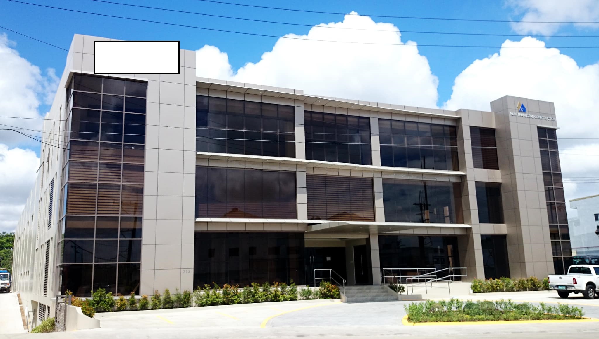 3,000SQMCommercialBuildingwith2WarehouseforSaleinDasmariñasCavite-1.jpg