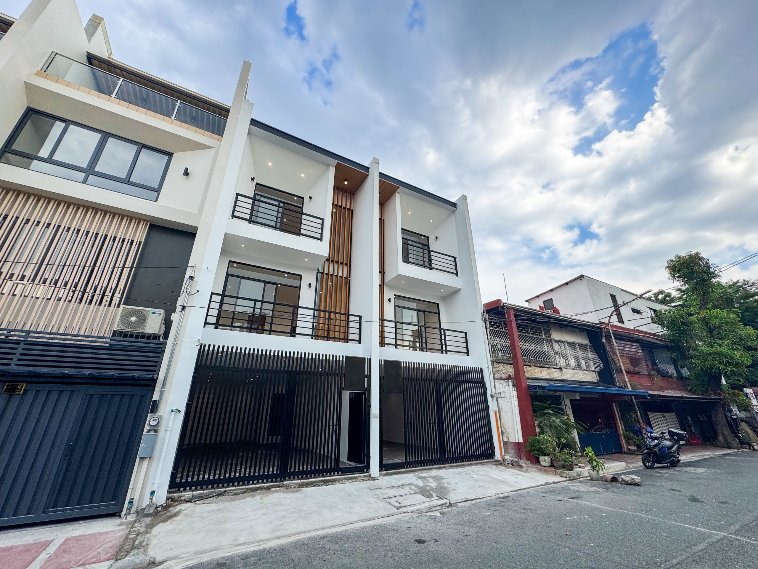 Lovely4-BedroomTownhouseforSaleinProject2,QuezonCity-1.jpg