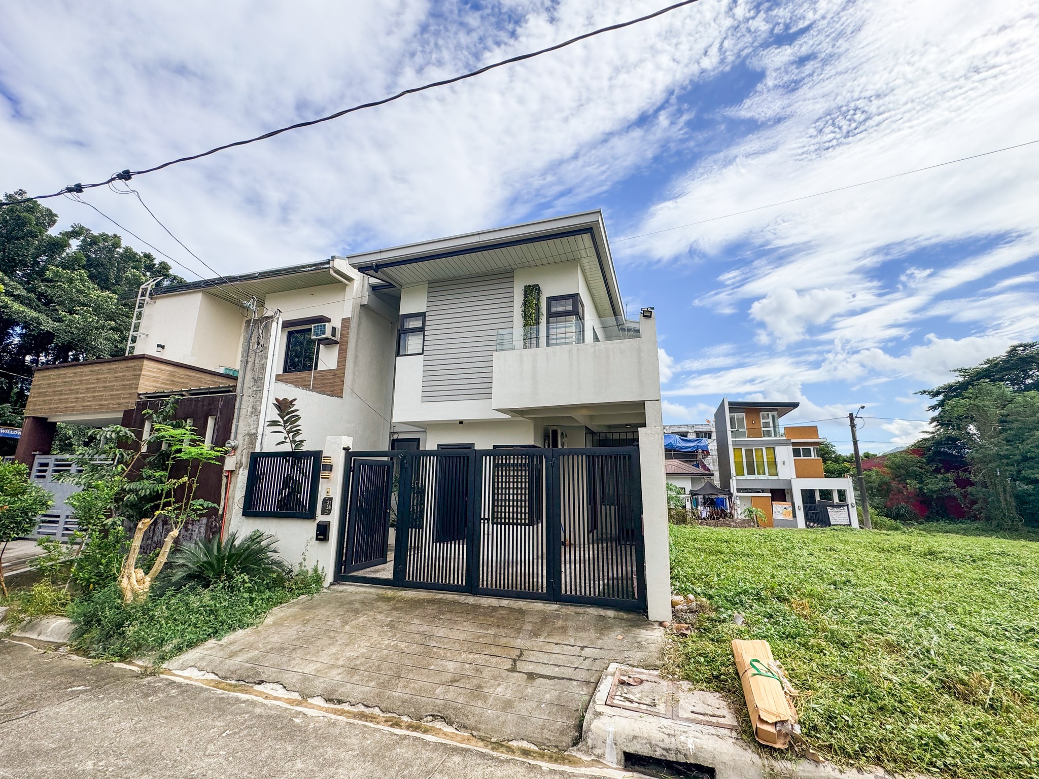 Inviting3-BedroomHouseforSaleinFilinvestII,BatasanHills,QuezonCity-1.jpg