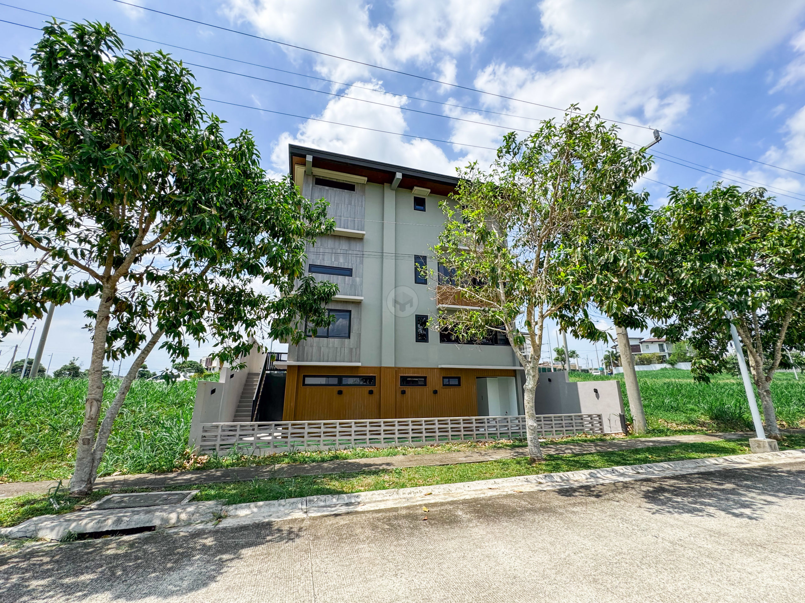 Upscale4-BedroomHouseforSaleinVenare,Nuvali,Laguna-3.jpg