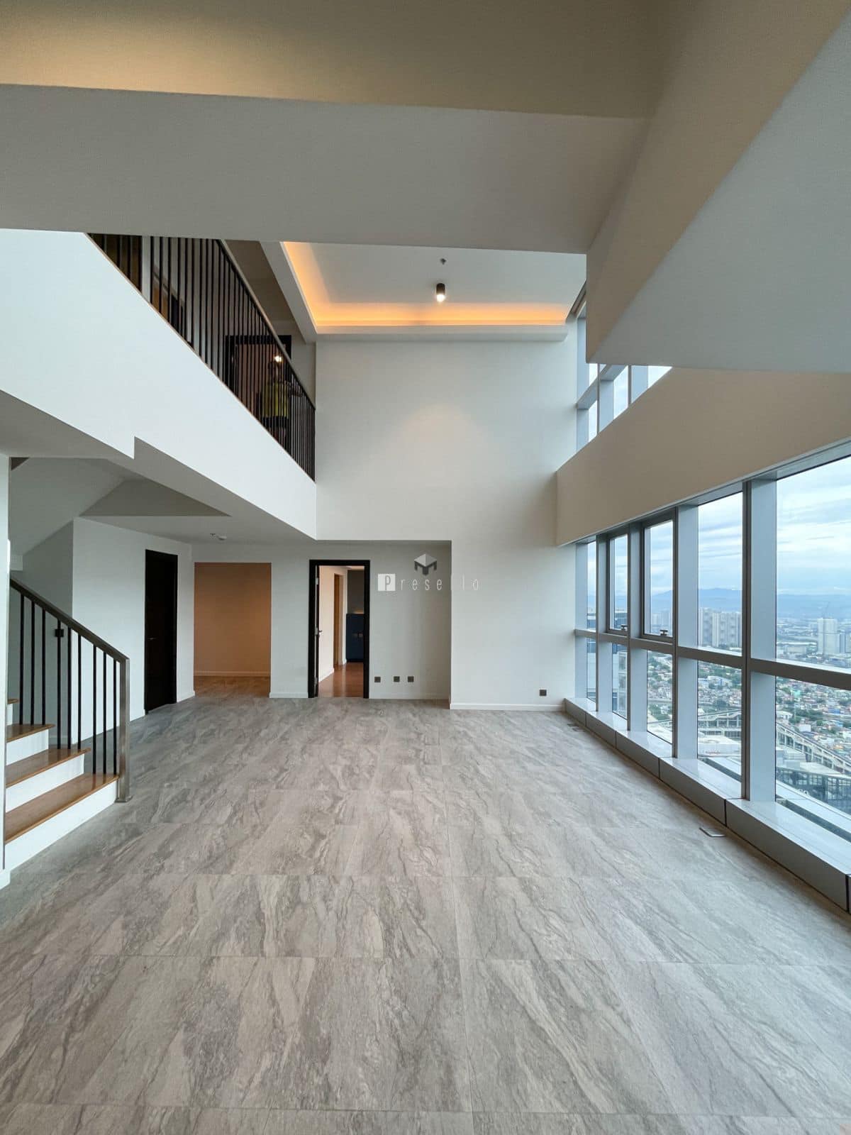 Elegant3-BedroomBi-levelPenthouseUnitForSaleinUptownParksuitesTower1-2.jpg