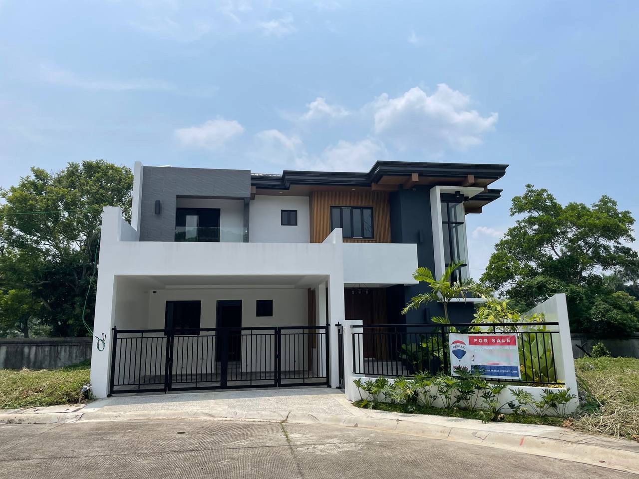 Tranquil3-BedroomHouseforSaleinLaResidenciadeSta.Rosa,Laguna-1.jpg