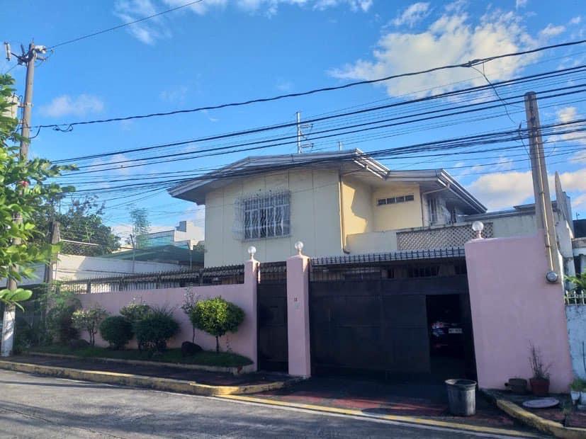 Prime5-BedroomHouseforSaleinVisayasAvenue,QuezonCity-1.jpg