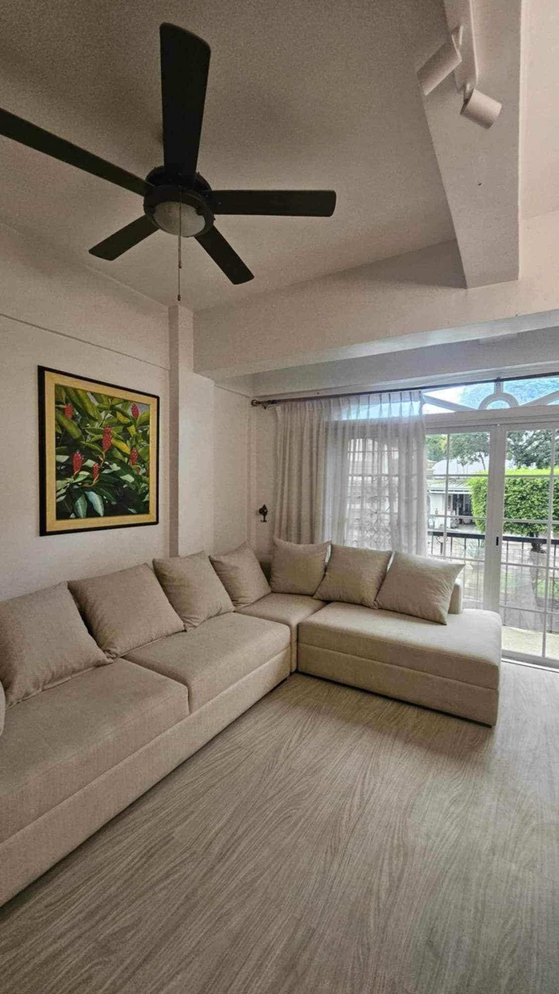 Bright3-BedroomTownhouseforSaleinBlueRidgeB,QuezonCity-2.jpg