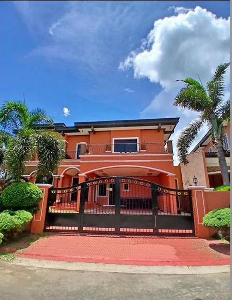 ItalianThemed5-BedroomHouseforSaleinPortofinoSouth,LasPiñas-1.jpg