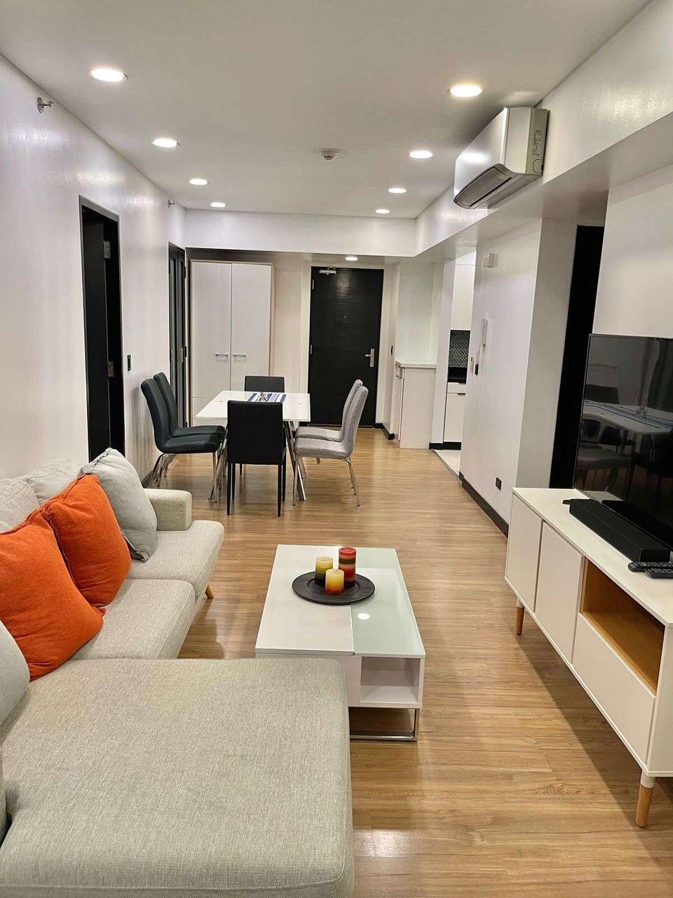 Cozy2-BedroomCondoUnitforSaleinTwoSerendra-TheSequoia,BGC-1.jpg