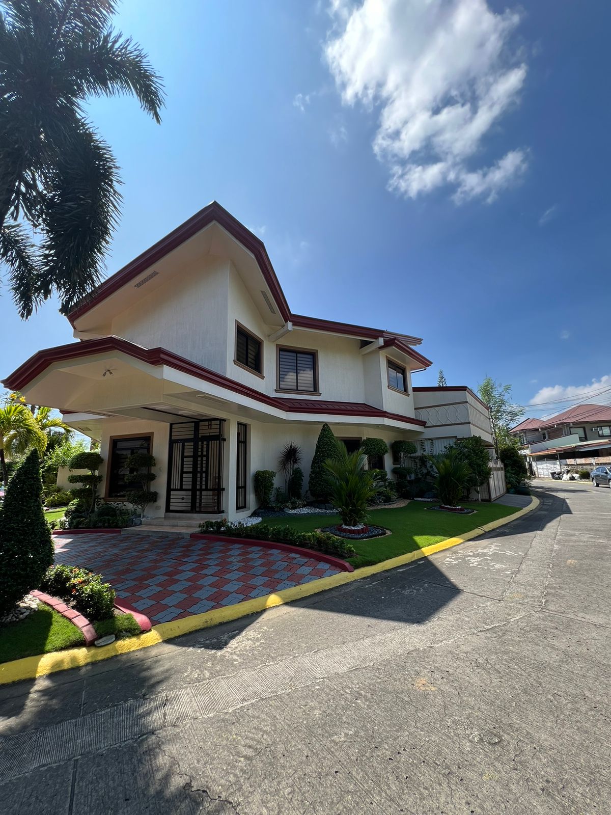 Magnificent4-BedroomHouseforSaleinBFHomesParanaque-2.jpg