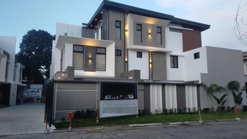 Pristine5-BedroomTownhouseForSaleinAbelardo,Parañaque-1.jpg