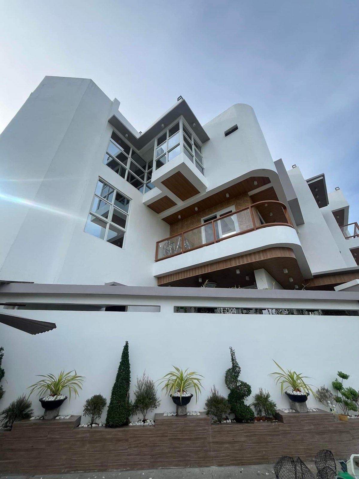 Astonishing8-BedroomHouseForSaleinGreenwoods,Taytay,Rizal-1.jpg