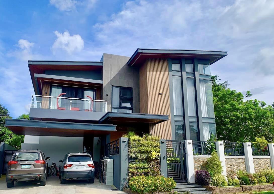 Modern4-BedroomHouseforSaleinRivieraResidentialEstates &GolfClub,SilangCavite-1.jpg