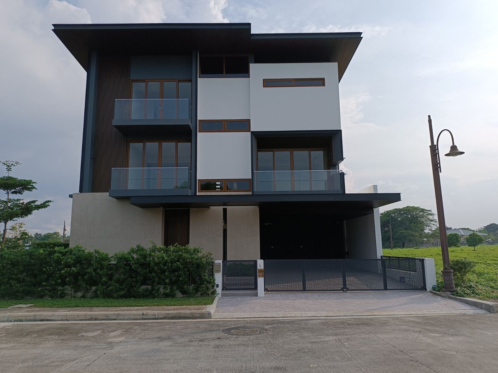 Magnificent5BedroomHouseforSaleinAlabangWest-1.jpg