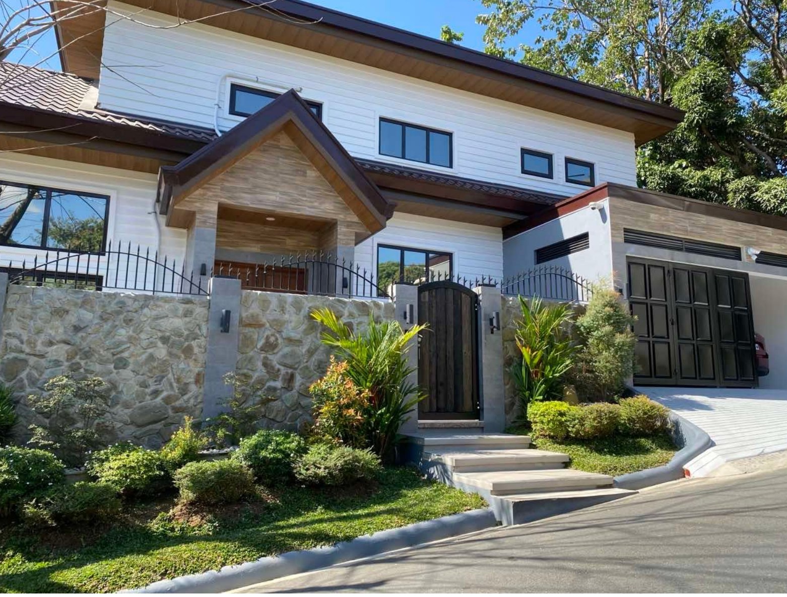 Timeless5-BedromHouseforSaleinBeverlyHillsSubd.Dolores,Taytay,Rizal-1.jpg