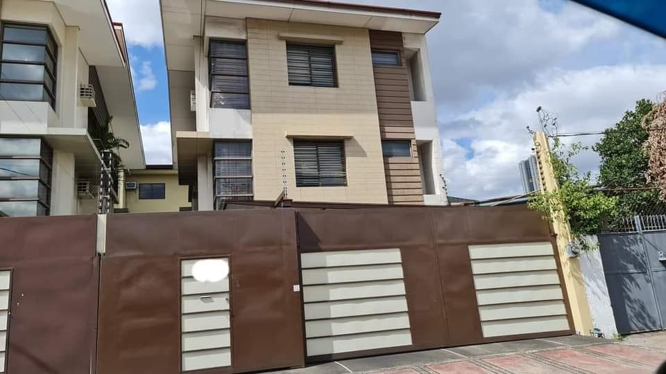 Prime5-BedroomHouseforSaleinScoutArea,QuezonCity-1.jpg