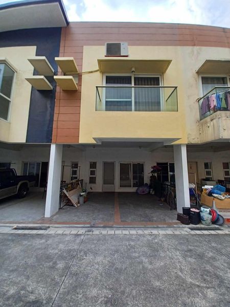 Inviting3-BedroomTownhouseforSaleinTomasMoratoAve.QuezonCity-3.jpg