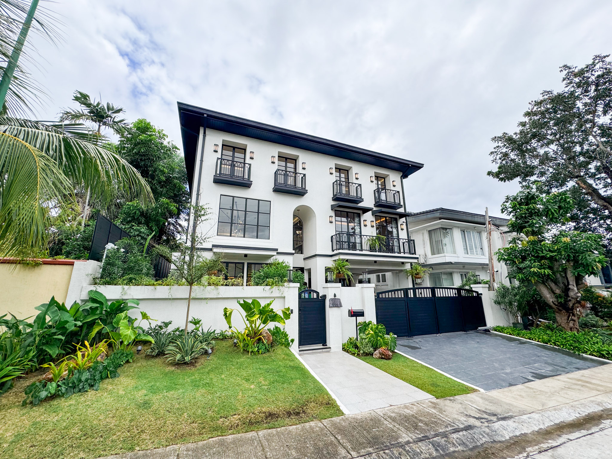 Timeless6-BedroomHouseinAyalaAlabang,MuntinlupaCity-1.jpg