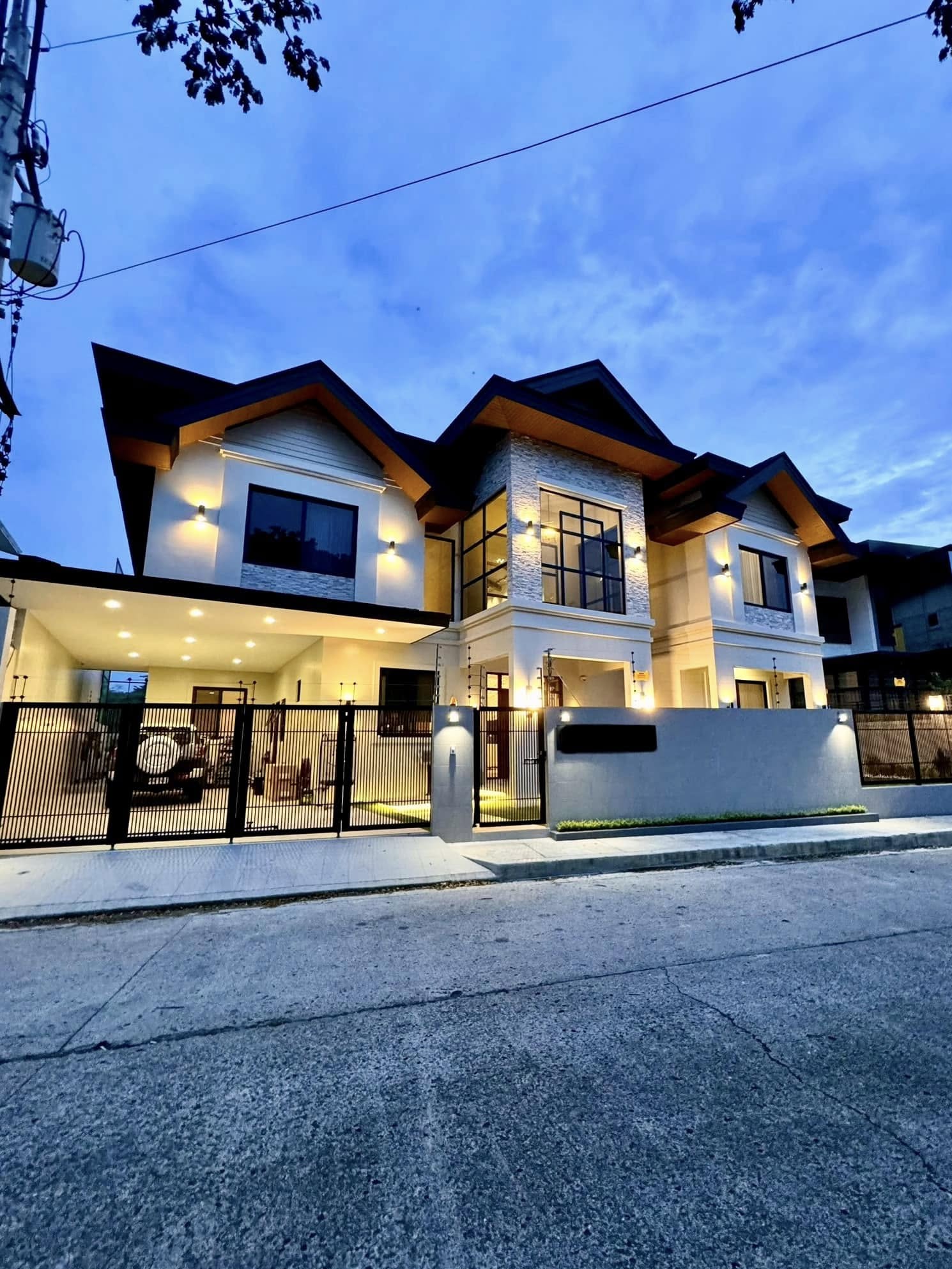 Inviting5-BedroomHouseandLotforSaleinOrchardGolf&CountryClub,DasmariñasCavite-1.jpg