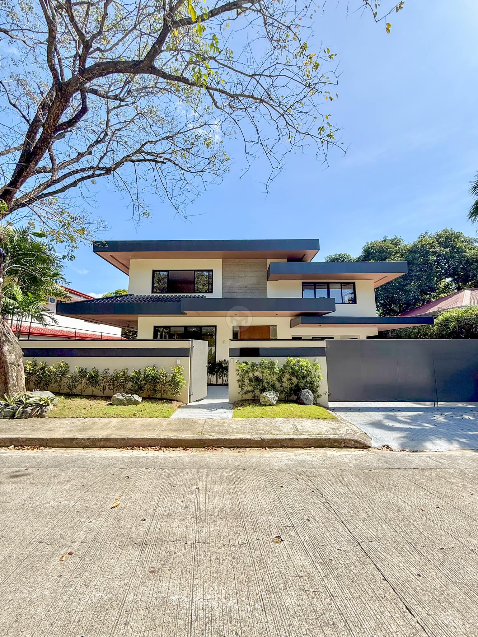 Stunning4-BedroomHouseandLotforSaleinAyalaAlabang,Muntinlupa-1.jpg