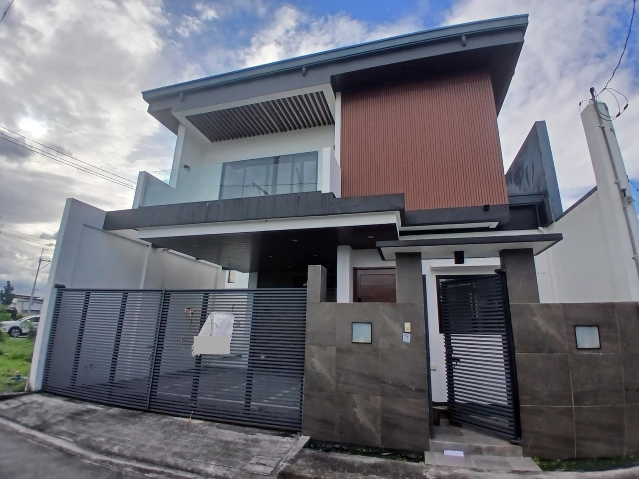 Astonishing3-BedroomHouseandLotforSaleinGreenwoodsExecutiveVillage,Cainta,Rizal-1.jpg