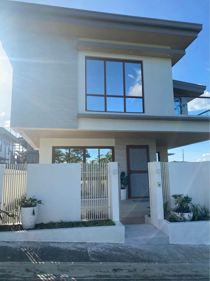 Sensational4-BedroomHouseandLotforSaleinTropicalGreens,Tagaytay-1.jpg