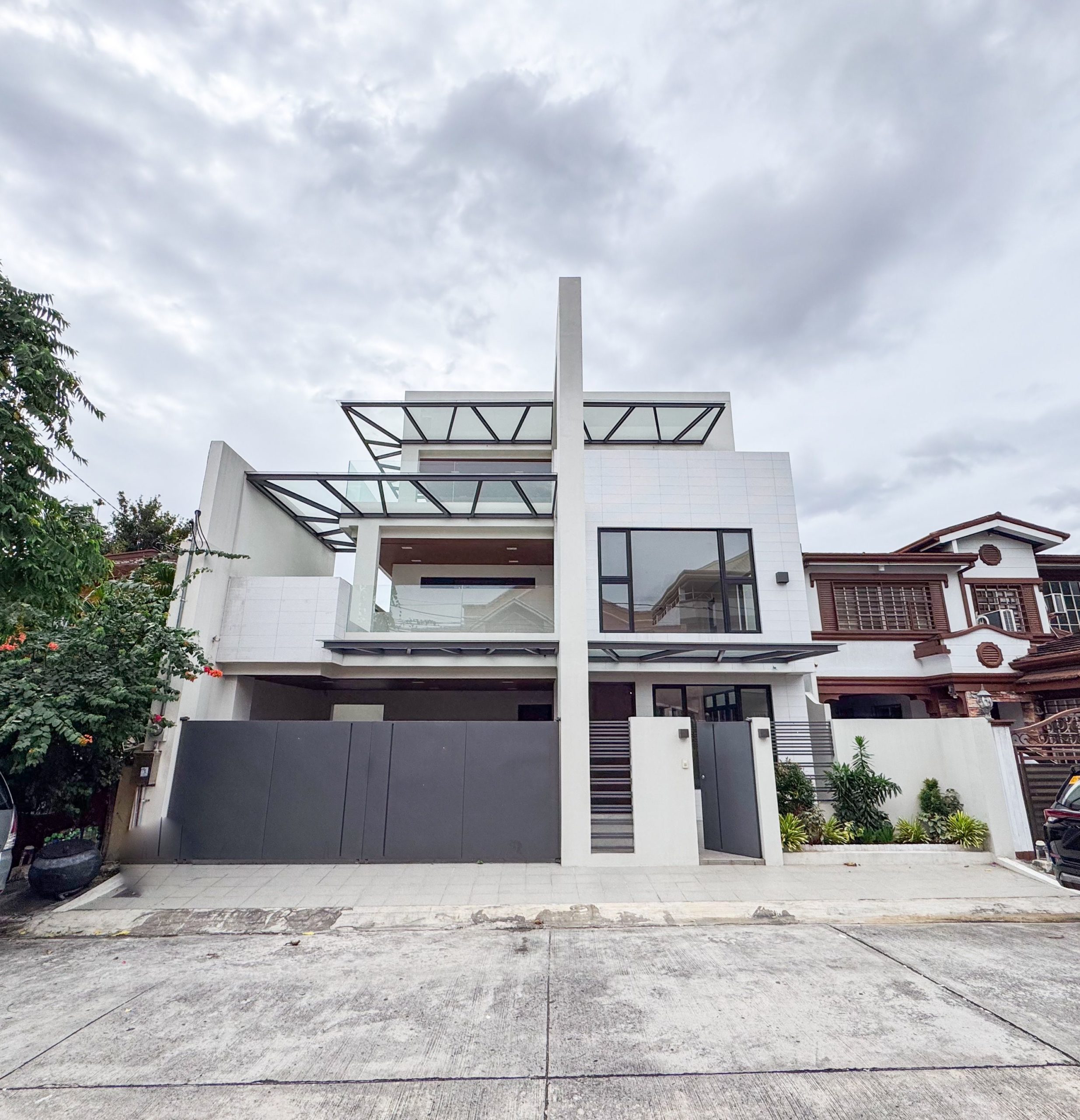 Refined4-BedroomHouseandLotforSaleinGreenheightsVillage,Parañaque-1.jpg