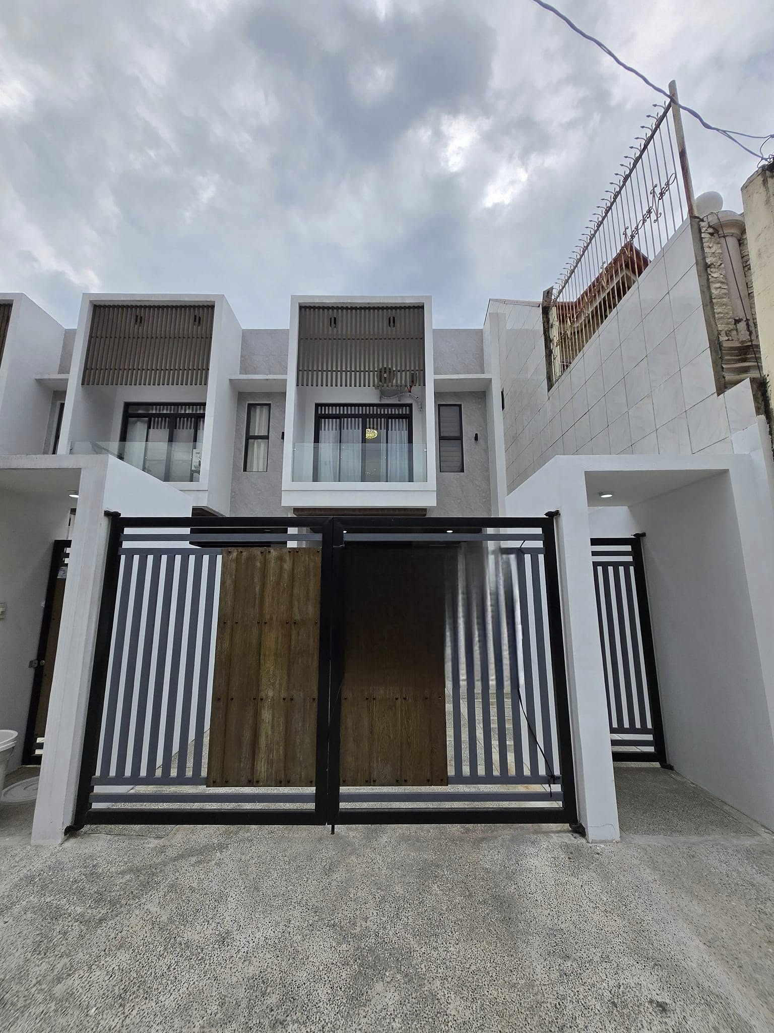 BrandNewFullyFurnished3-BedroomTownhouseforSaleinUPS5,Paranaque City-1.jpg