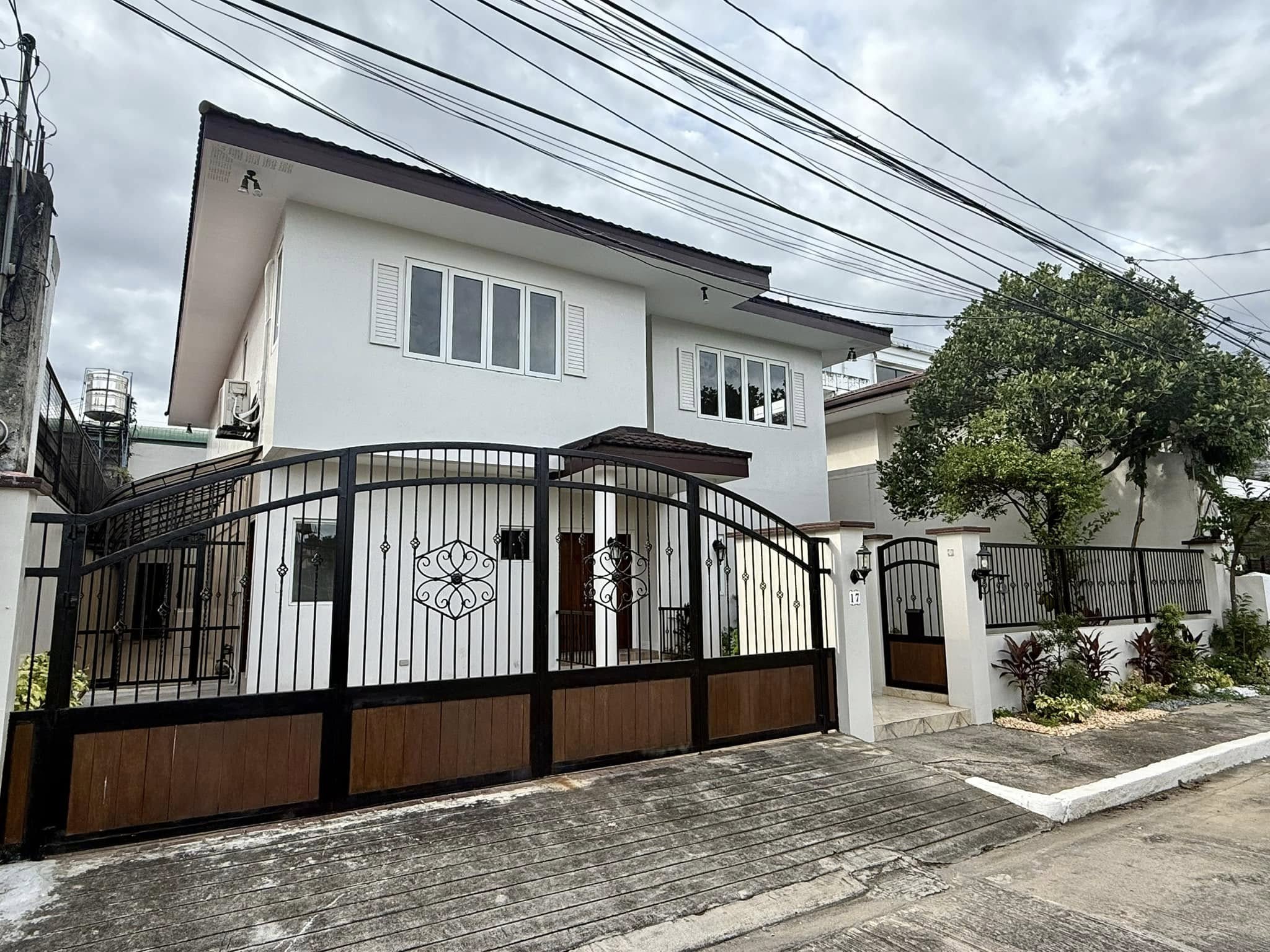 Spacious4-BedroomContemporaryHouseforSaleinTierraNueva,Alabang-1.jpg