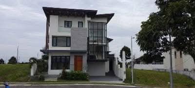 Sensational5-BedroomHouseandLotforSaleinVenare,Nuvali,Laguna-1.jpg