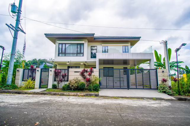 Lovely4-BedroomHouseforSaleinBrittanyAnnexSubd.,PasongPutik,Novaliches,Quezon City-1.jpg