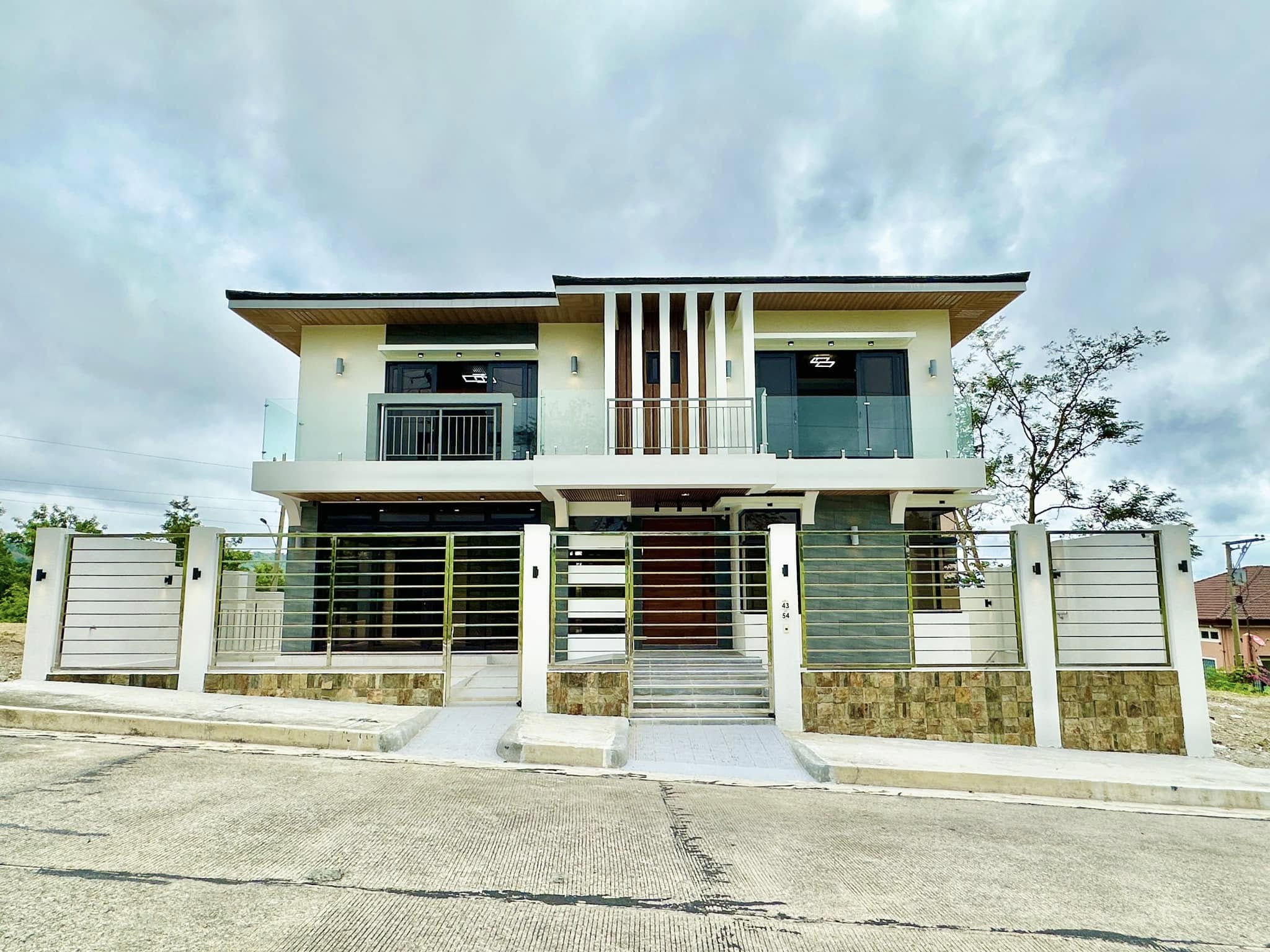 Marvelous5-BedroomHouseandLotforSaleinSplendido,Tagaytay-1.jpg