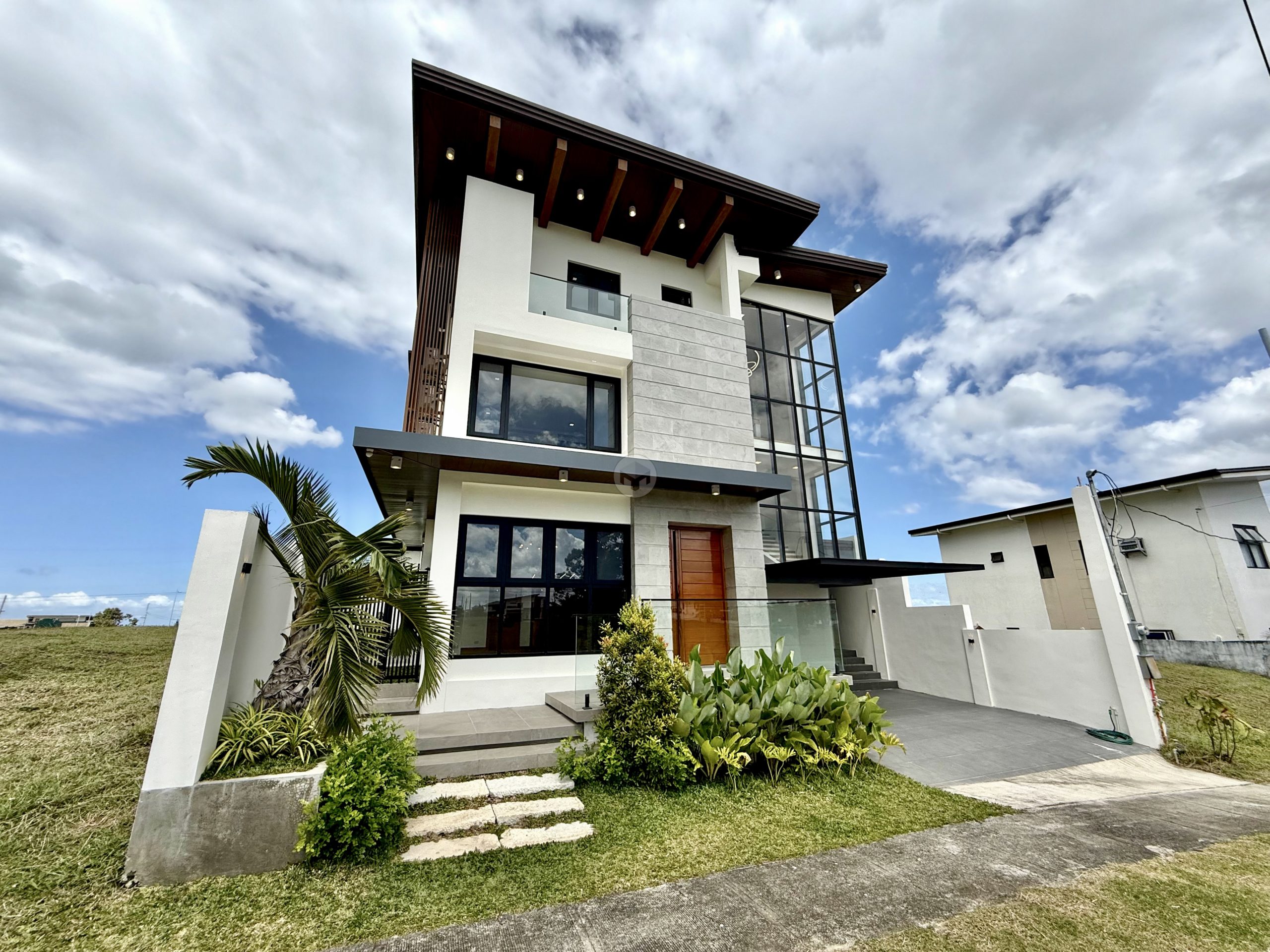 Sensational5-BedroomHouseandLotforSaleinVenare,Nuvali,Laguna-1.jpg