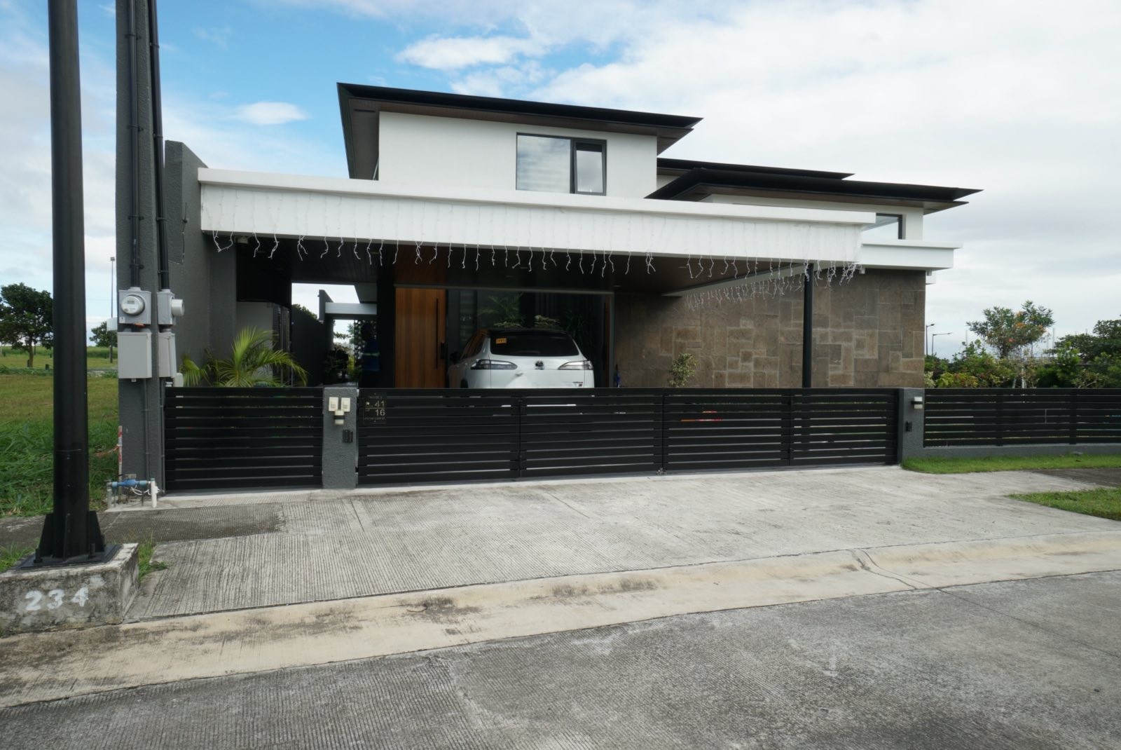 Pristine7-BedroomTownhouseforSaleinNuvaliCalamba,Laguna-1.jpg