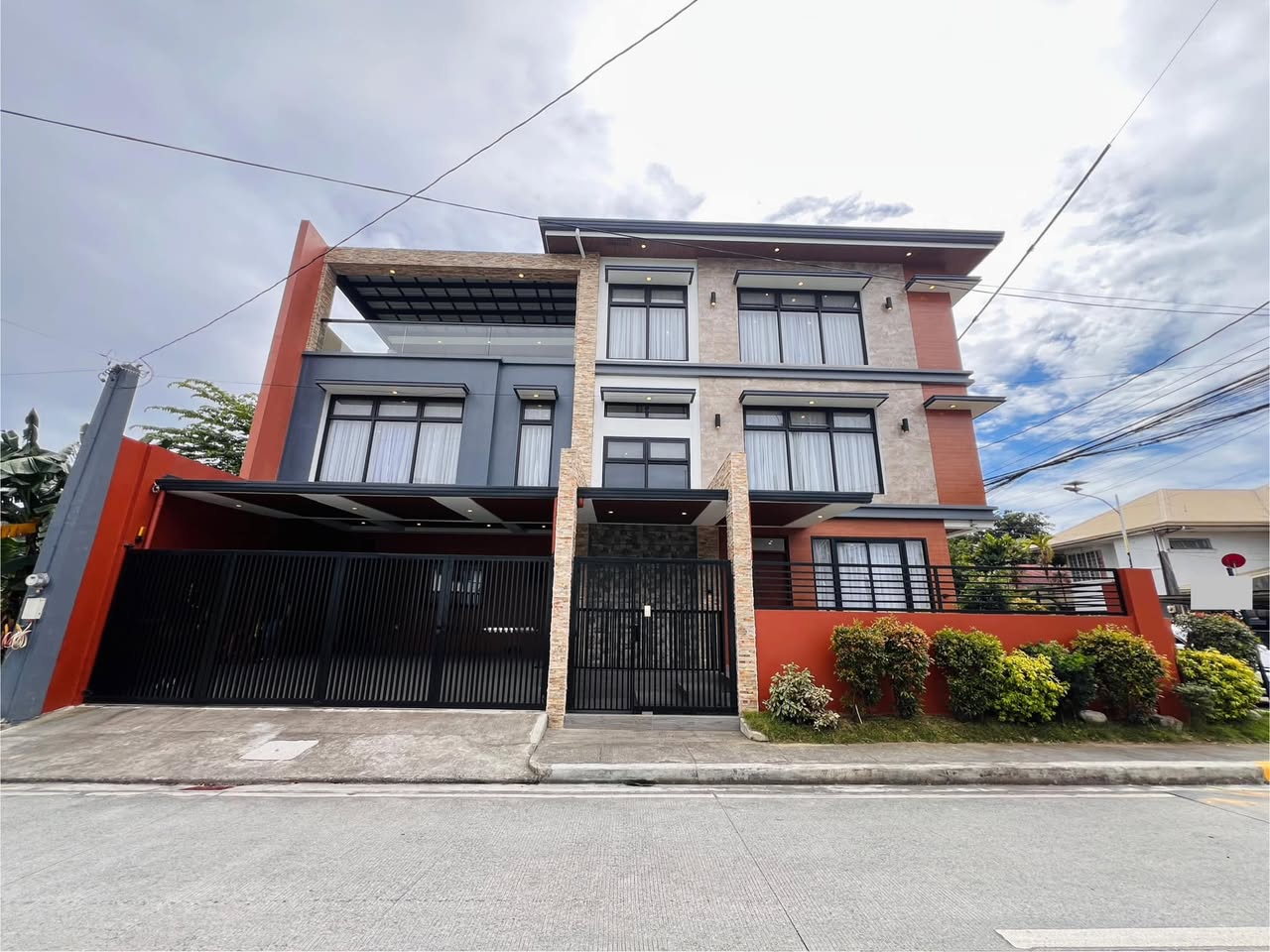 Warm5-BedroomHouseandLotforSaleinVermontExecutiveVillage,AntipoloCity-1.jpg