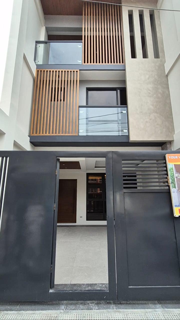 Elegant3-BedroomTownhouseforSaleinBatasanHills,QuezonCity-1.jpg