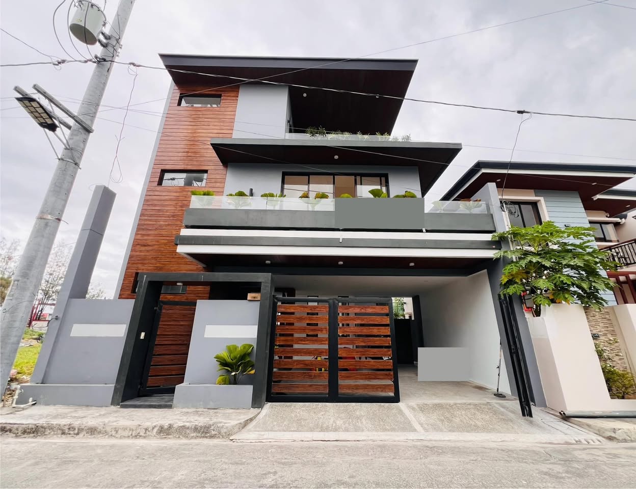 Modern6-BedroomHouseandLotforSaleinGreenwoodsExecutiveVillage,TaytayRizal-1.jpg