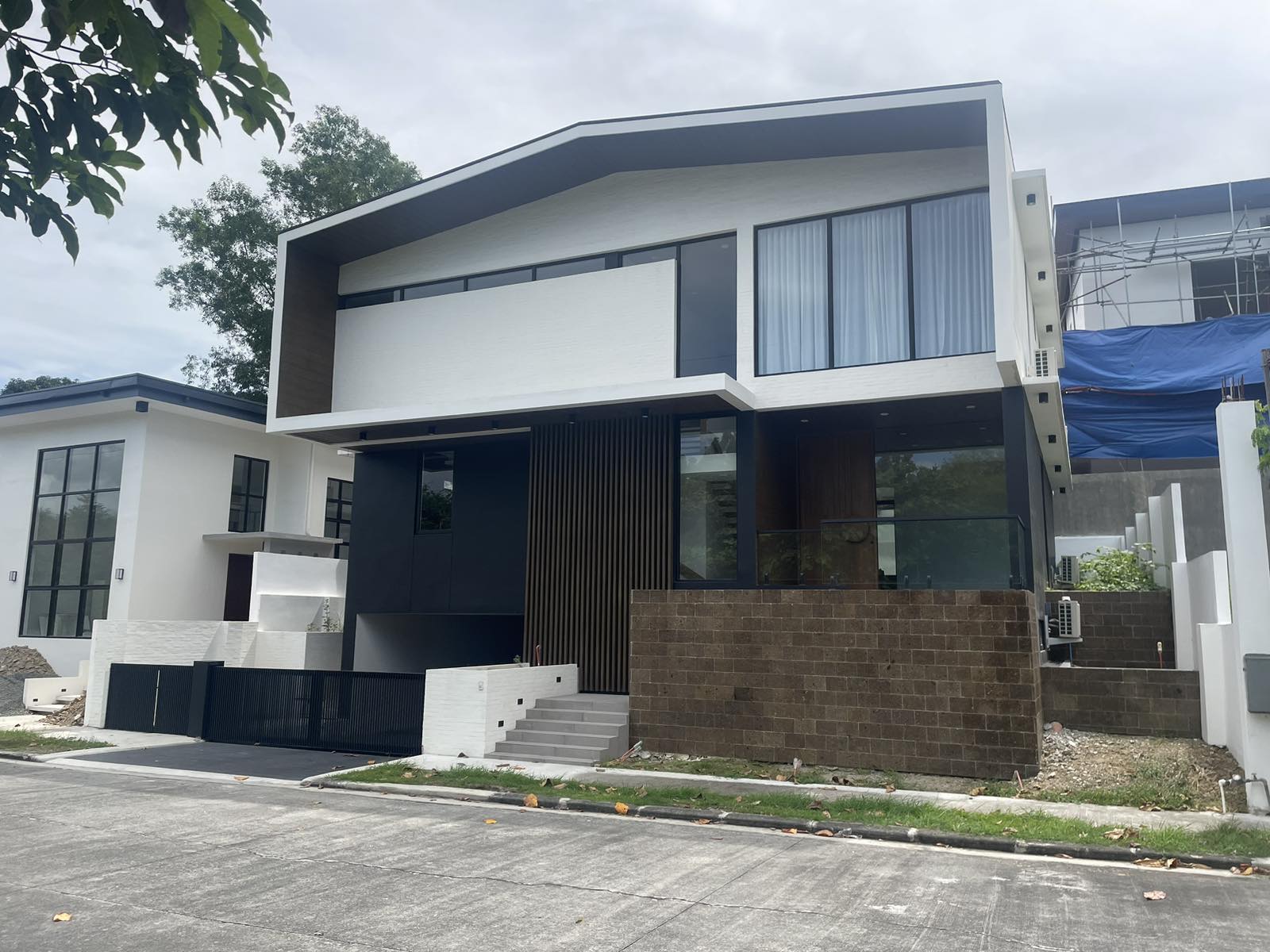 Spacious4-BedroomHouseandLotforSaleinLindenwoodResidences,Tunasan,MuntinlupaCity-1.jpg