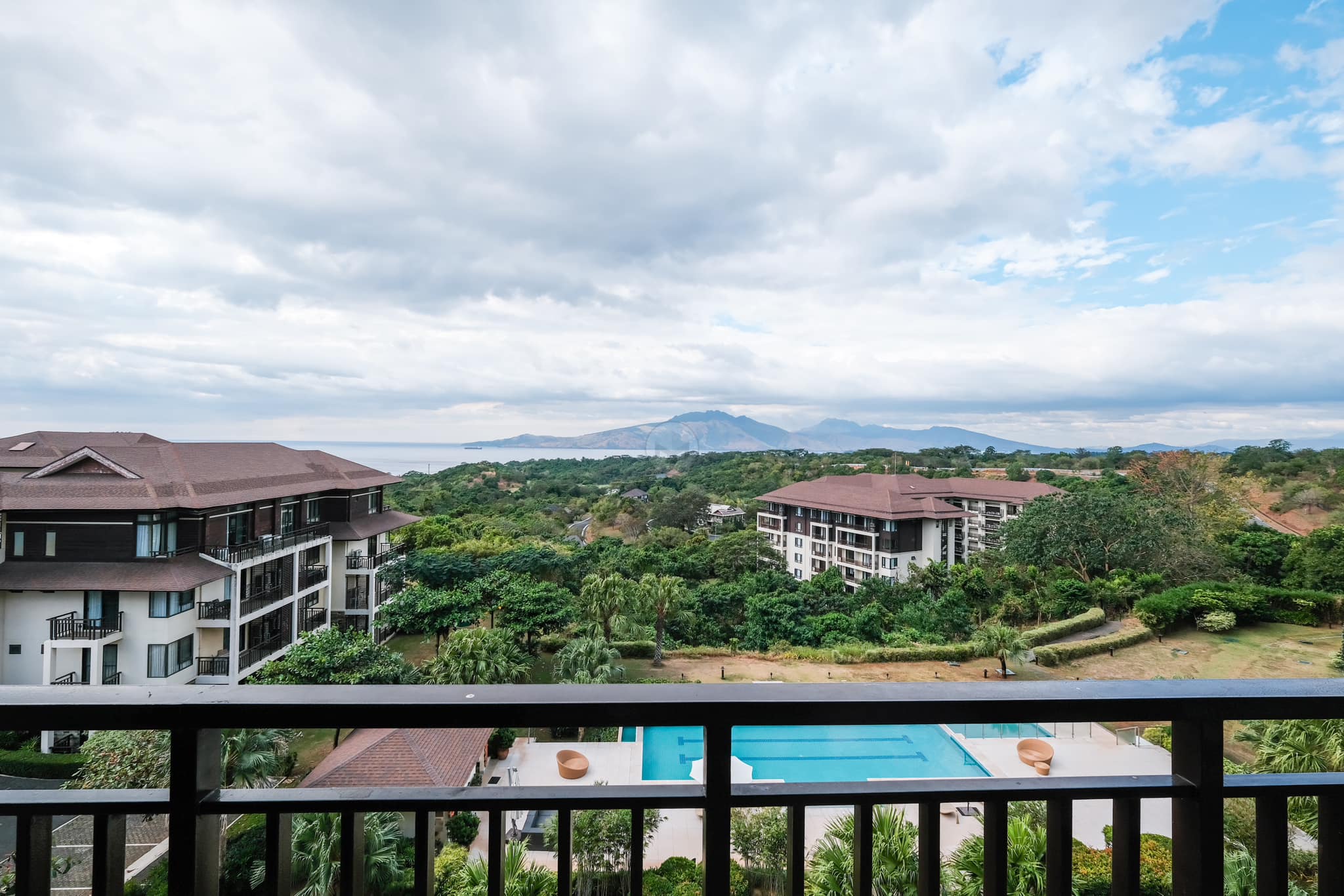 Cozy2-BedroomCondoUnitforSaleinSeaBreeze,AnvayaCove,Bataan-1.jpg