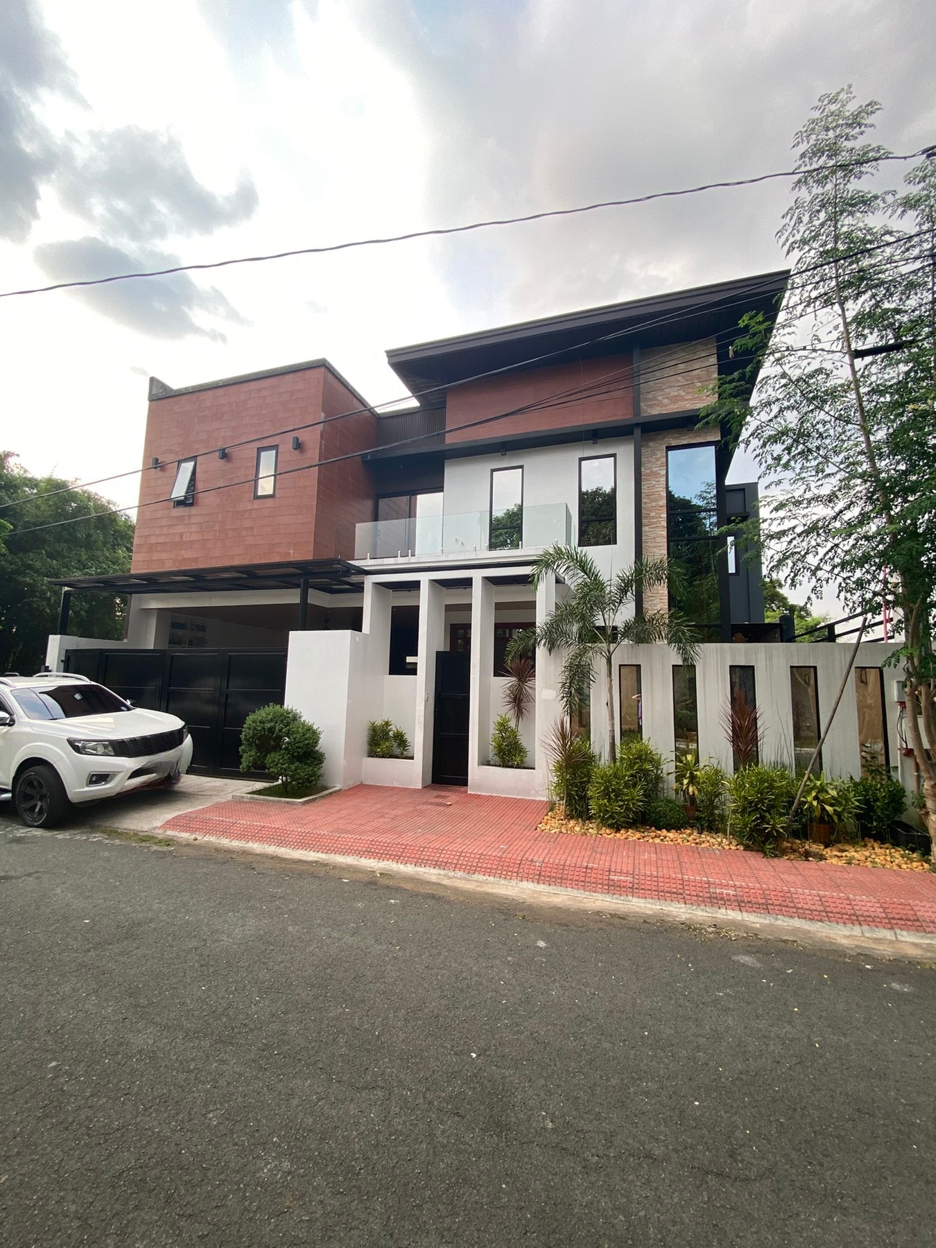 Vibrant7-BedroomHouseandLotforSaleinFairview,QuezonCity-1.jpg