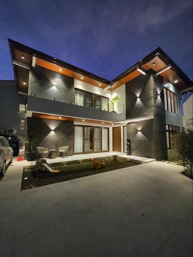 Captivating4-BedroomHouseandLotforSaleinVerdanaHomes,Mamplasan,Binan,Laguna-1.jpg