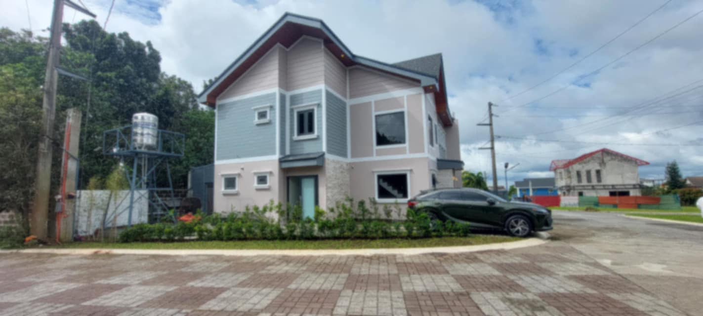 Modern4-BedroomCountryStyleHouseforSaleinMendez,Tagaytay-1.jpg