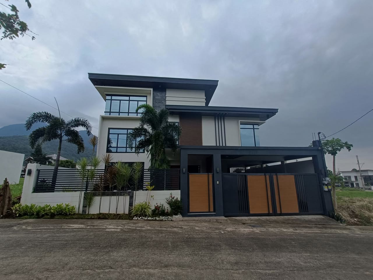 Charming4-BedroomHouseandLotforSaleinSto.Tomas,Batangas-1.jpg