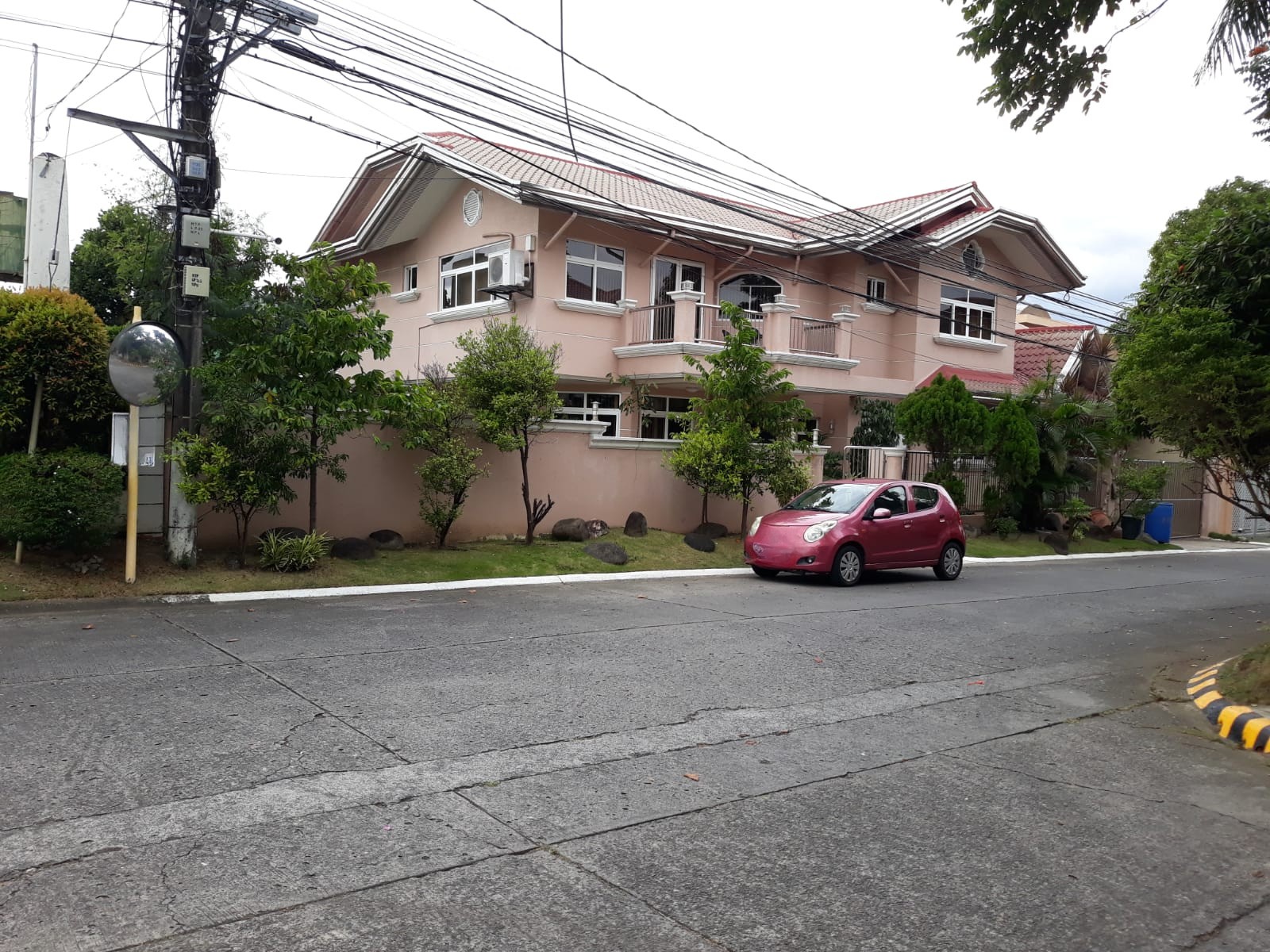 Inviting5-BedroomHouseandLotforSaleinBFHomes,ParañaqueCity-1.jpg